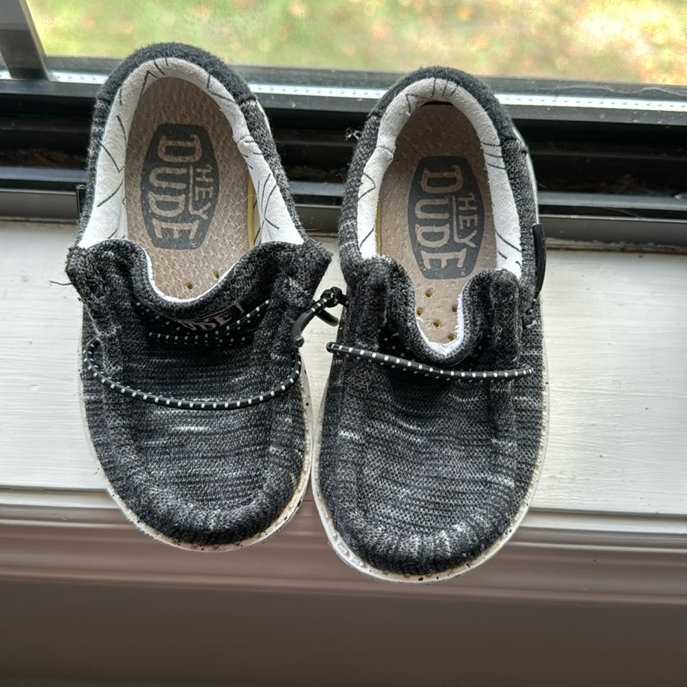 Hey Dude shoes, size 5 black